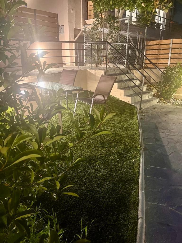Queen Calliope Garden Apartment